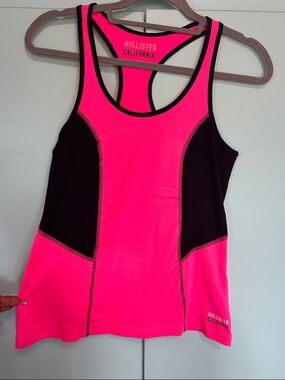 Hollister, California women’s Razorback size small in excellent condition